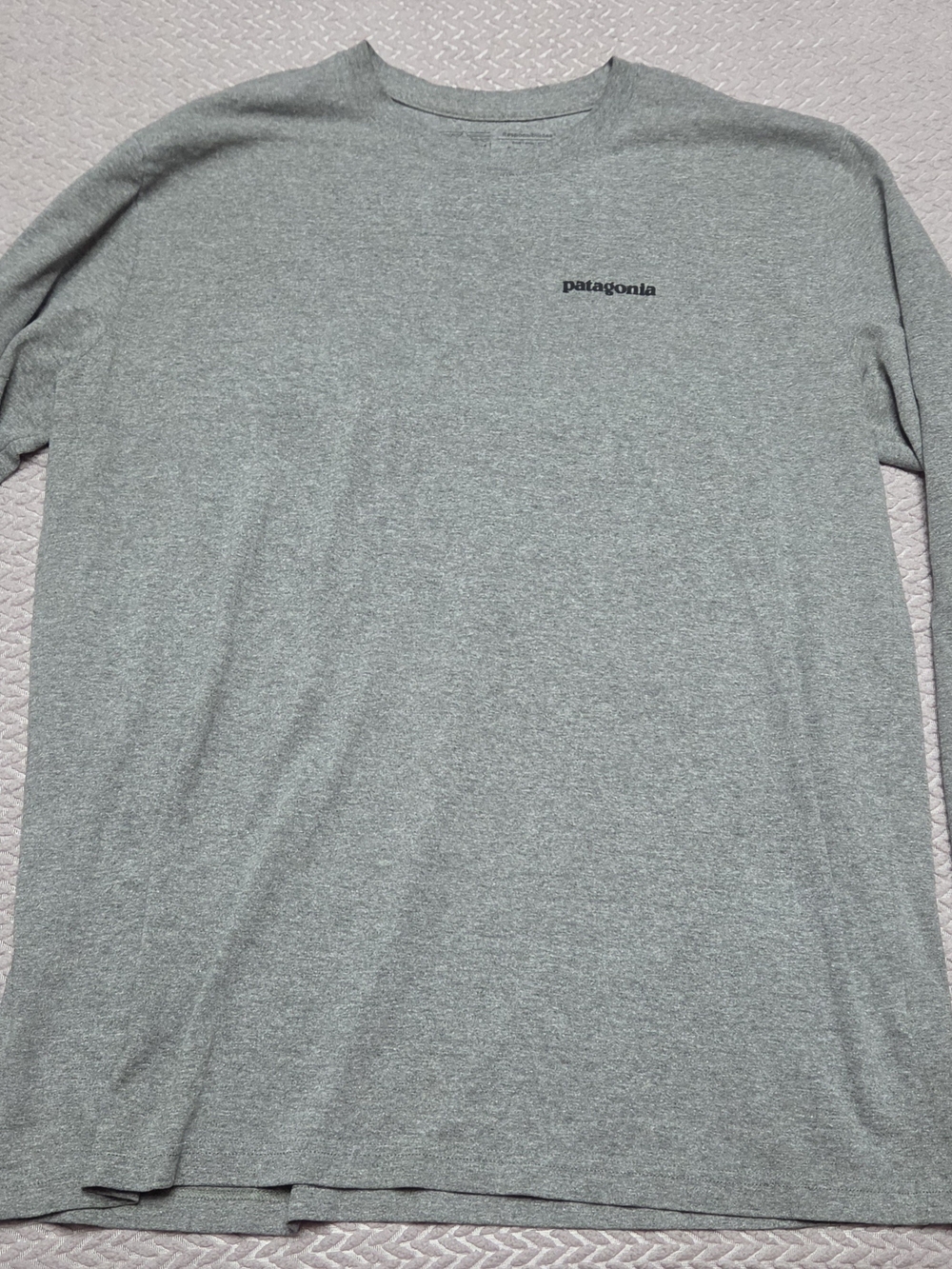 Patagonia Men's Heather Green Long-Sleeve Crew Shirt